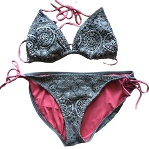 XHILERATION 2 Piece Crocheted Bikini Top and Bottom XL